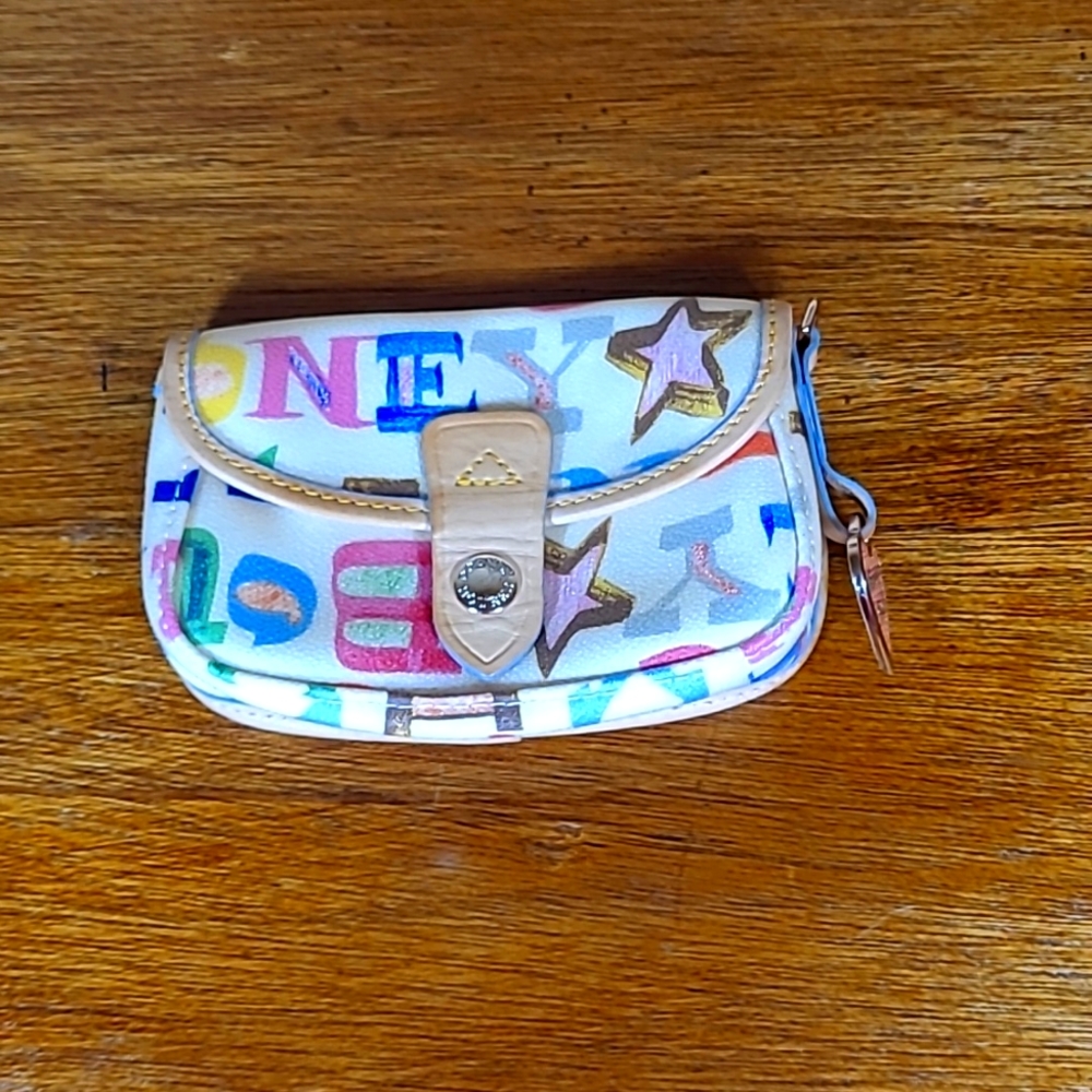 Vuntage Dooney and Bourke wristlet no strap